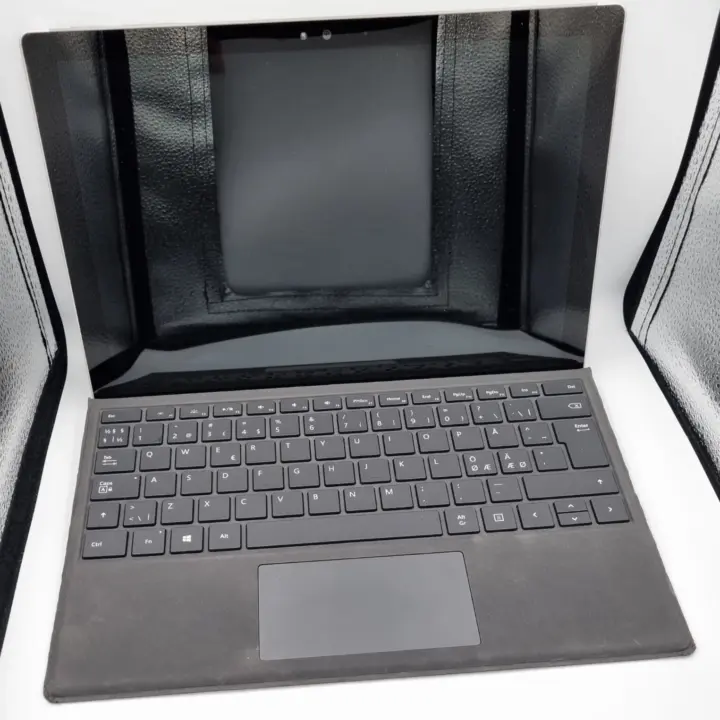 Microsoft Surface Pro 4 - Intel Core i5-6300U / 4GB RAM / 128GB - Clearance Stock
