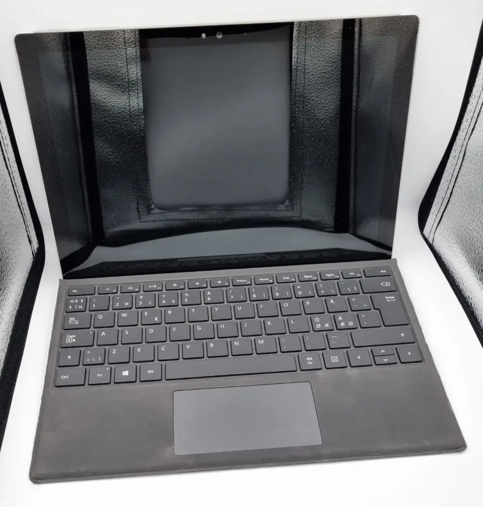 Microsoft Surface Pro 4 - Intel Core i5-6300U / 4GB RAM / 128GB - Clearance Stock