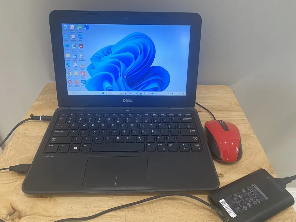 Dell Latitude 3180 - Intel Celeron N3350 / 4GB RAM / 64GB - Standard Stock